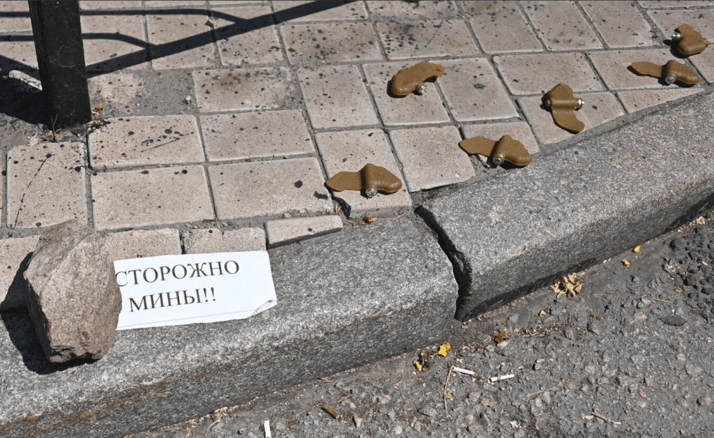 Надпись "Осторожно мины" в ДНР